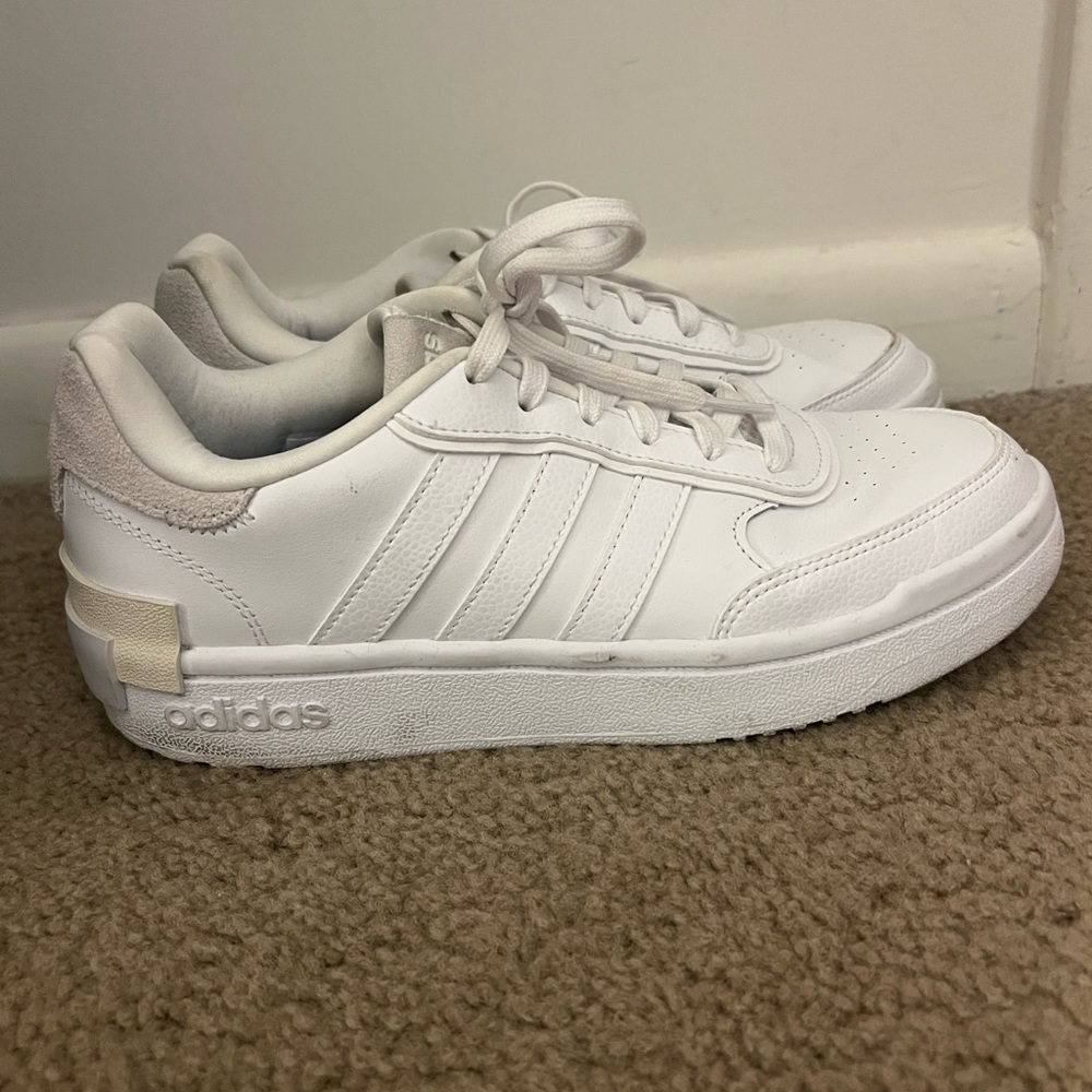 Adidas Sneakers